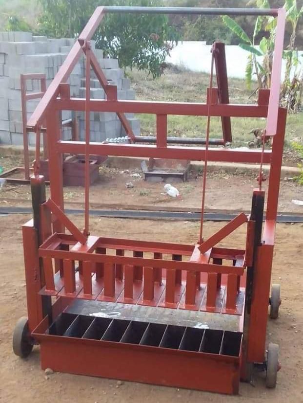 Ndi_Muvenda_'s tweet photo. I am humbly asking for assistance to purchase this Brick making machine that costs R12 000. If I get this one , I’ll create employment through hiring other  people to assist conveniently https://t.co/y3PEQUCqdw