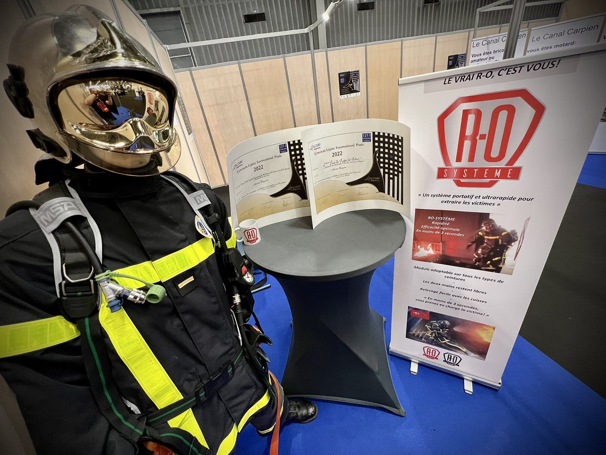 sdis80's tweet photo. Olivier ROGNON 👨🏼‍🚒 de la Somme a été reçu et félicité par le colonel Stéphane Contal directeur Départemental et chef de corps.

Il a obtenu la médaille d’or du Préfet de police et la médaille de bronze de la société française de médecine pour son dispositif d'extraction rapide. https://t.co/Ywrh6l0Nq0
