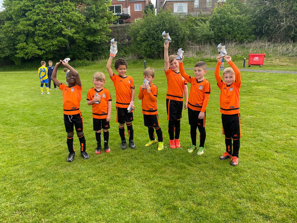 OxfordGrovejfc's tweet photo. 🏆 WE ARE THE CHAMPIONS!!! 🏆

Congratulations to our Oxford teams that won yesterday. Great effort from eveyone involved. Unfortunately our under 7's just missed out on penalties, but they did us proud! 👏

@OfficialBWFC @OfficialBBDFL @LancashireFA @bolton @Teamgrassroots_ https://t.co/OxBkqQvtT9