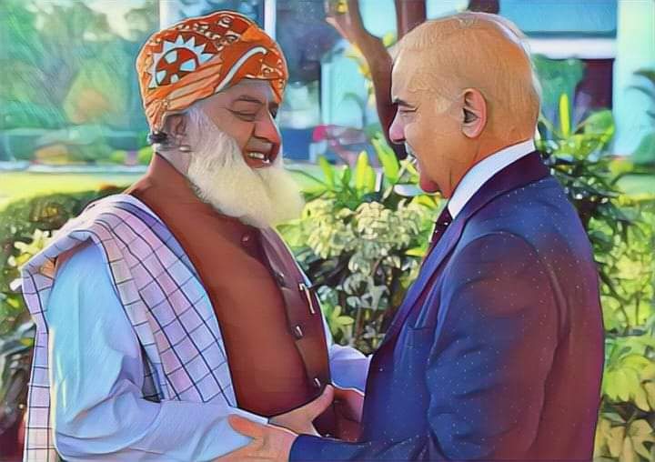 سترگی دہ دنیا خو پہ یو رنگ نہ دی✌
چاتہ بہ خایستہ چاتہ بدرنگ خکارو❤