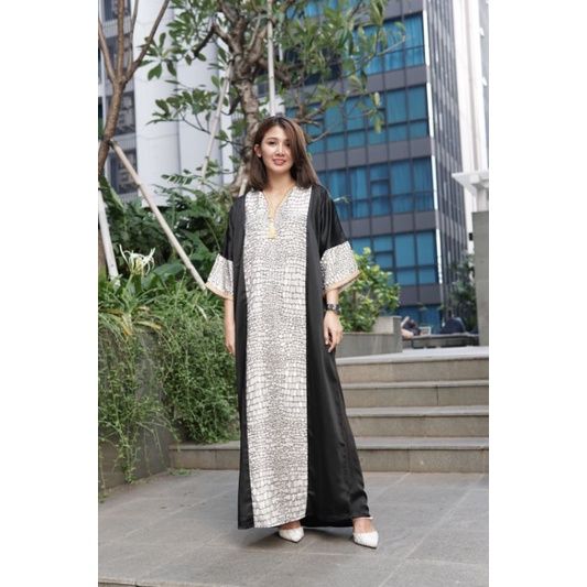 vitlymanagement's tweet photo. Saya menjual kaftan amanda seharga Rp240.000. Dapatkan di Shopee sekarang! https://t.co/vqVruTyi4e #ShopeeID https://t.co/12s3d8Bqv3