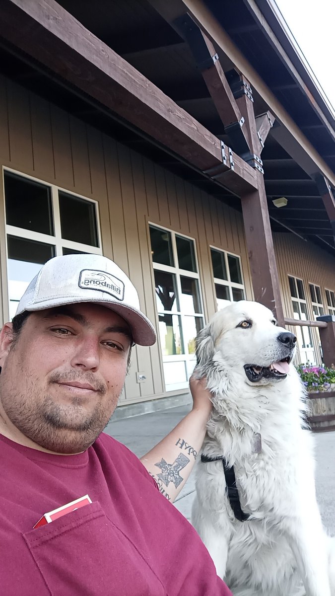 conqueeftodor's tweet photo. Me and Luna the town guardian she loves me for some reason 🤣 majestic creatures they truly are https://t.co/zvOGZ8VsQO
