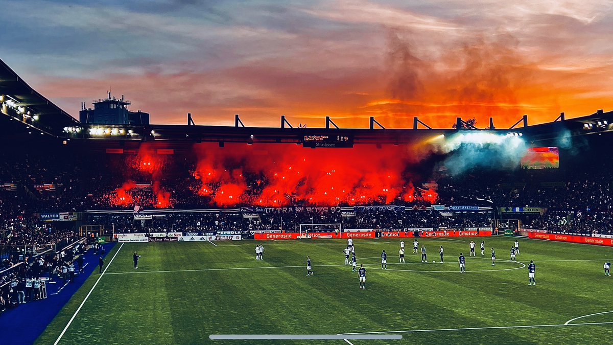 mille906's tweet photo. Bonjour aux supporters du club qui est 5ème de Ligue 1 à une journée de la fin 💙🤍

C’est pas qualité photographe mais je suis fier de cette photo mêlant toutes ces couleurs 🔥 https://t.co/1SDjw3kYOm