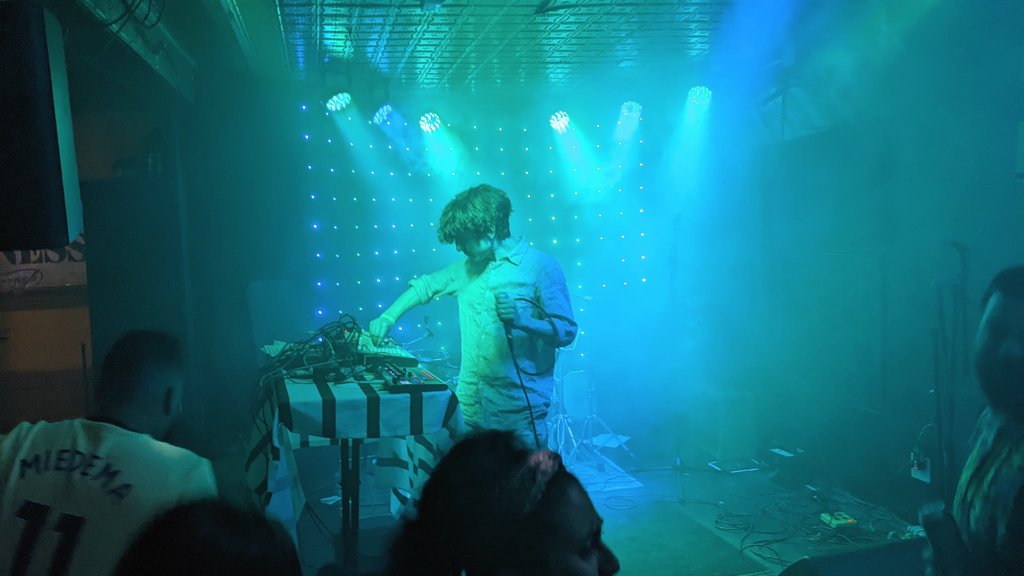 sippycupyall's tweet photo. Dari Bay @ Waterworks
Moon King @ Monkey House
#wakingwindows
@WakingWindows https://t.co/yZIFfqXTmp