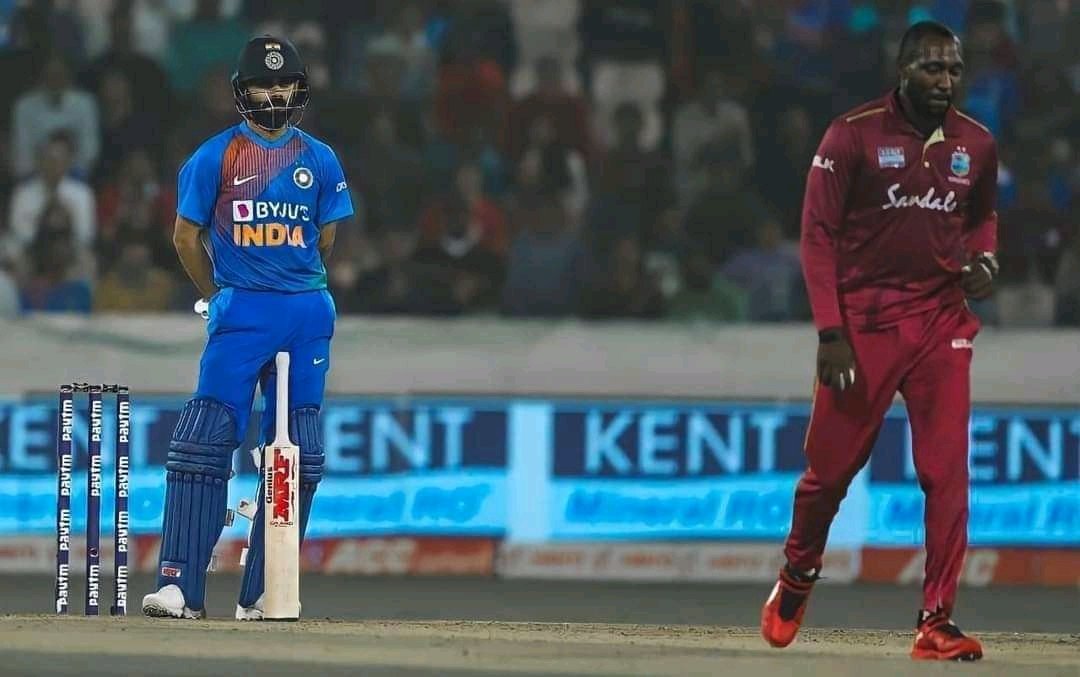 SwetaTweets8's tweet photo. Retweet if this is your favourite knock of Virat Kohli. @imVkohli https://t.co/yhGkLwbn4X
