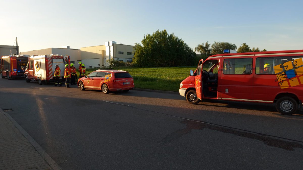 Schon einige Jahre wird die Feuerwehr Hüffenhardt zusätzlich in den Ortsteil Wollenberg alarmiert, seit kurzem ist das auch "andersherum" so. Heute morgen dann kam es dann zur Premiere der Wollenberger in Hüffenhardt, in einem Betrieb hatte die BMA ausgelöst.