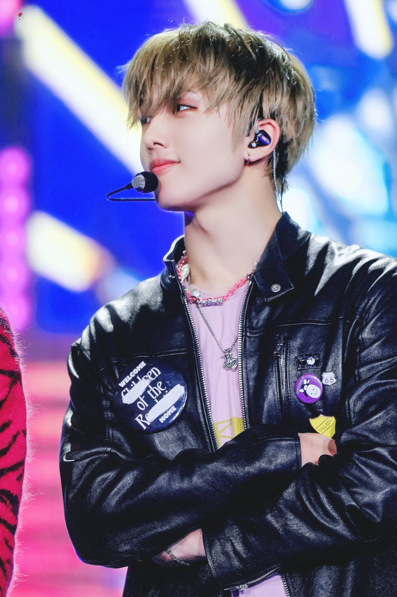 CRYING BCS JISUNG LOOKS SO PERFECT