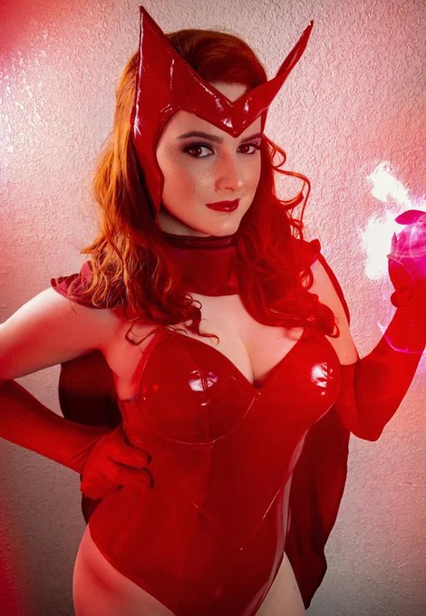 Damn… I seriously crushed this Scarlet Witch cosplay from a few years back ? this was fun to rediscover