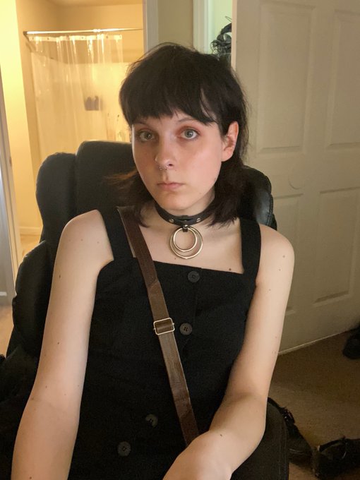 heyyy im actually wearing makeup https://t.co/uF9Vx8WUyp