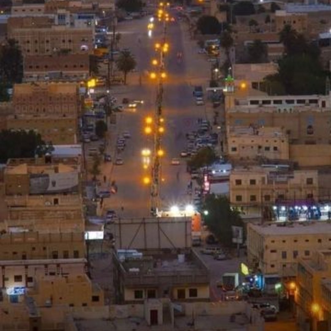 Pg1wKlb's tweet photo. صوره ليلآ أحد شوارع مدينه#القطن. https://t.co/CjC65kl2oz