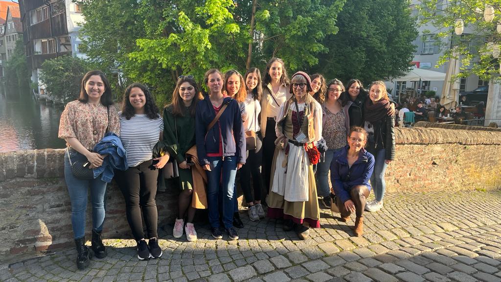 breakbiofilms's tweet photo. We finished our event with a tour through the old part of Ulm! The breakers learned about the textile industry, an important part of Ulm's economy in the past
#breakbiofilms #H2020 #spreadthescience https://t.co/dvmQzMKcDv