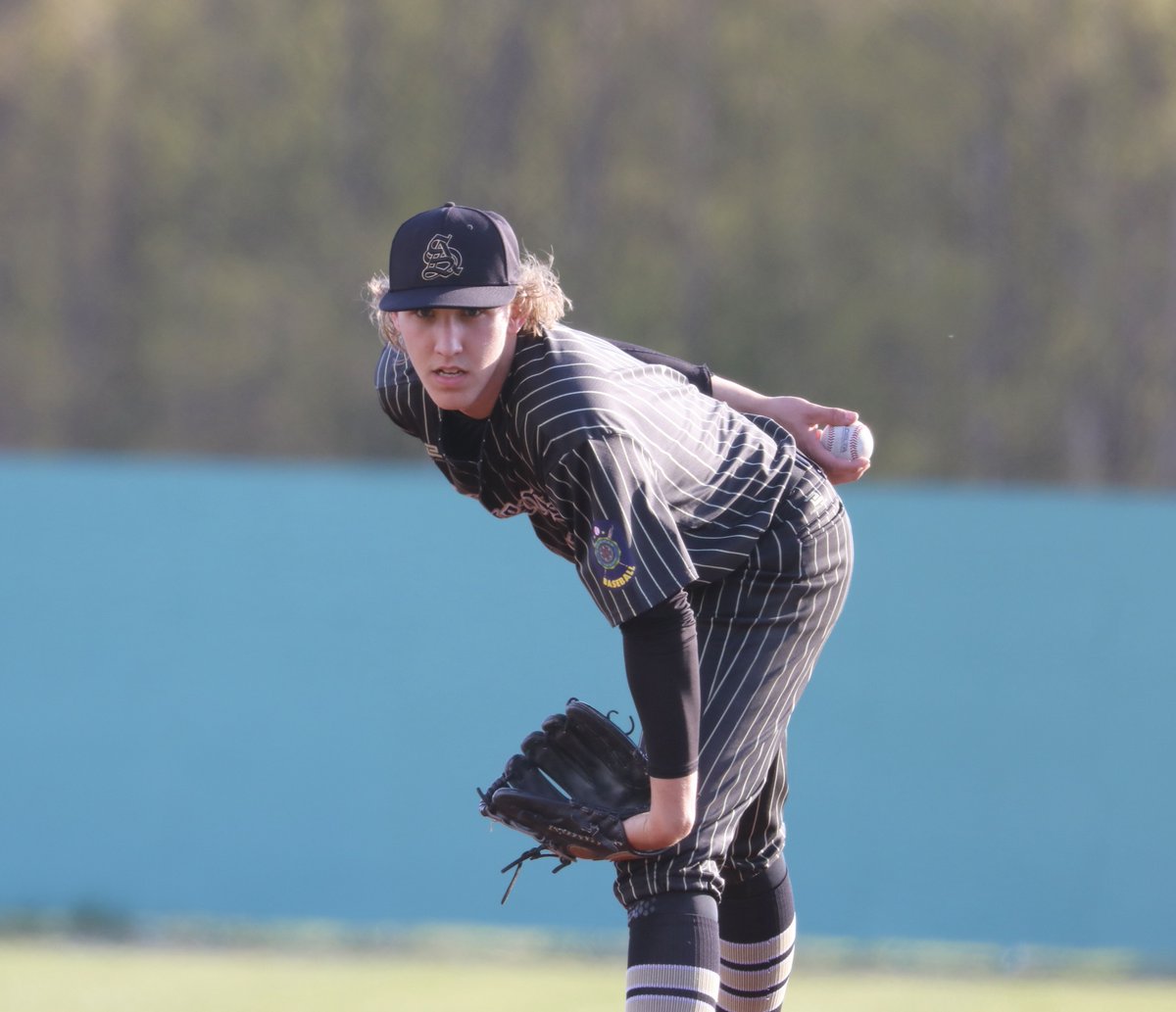 south_b_ball's tweet photo. South pulls ahead late in close game beating Eagle River 3-1 in 2nd game of DH

Issac Johnson was strong on the mound: 6IP 4H 1ER 7K

Oliver Brown closed out the Wolves in final frame 

Curtis Hebert with an RBI double in the 1st

Ben Neuberger remained hot at the plate going 2-2 https://t.co/5LHkb66EEL