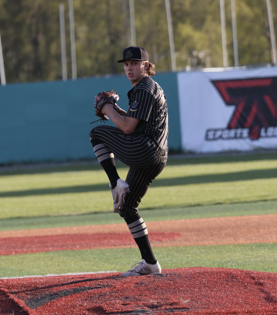 south_b_ball's tweet photo. South pulls ahead late in close game beating Eagle River 3-1 in 2nd game of DH

Issac Johnson was strong on the mound: 6IP 4H 1ER 7K

Oliver Brown closed out the Wolves in final frame 

Curtis Hebert with an RBI double in the 1st

Ben Neuberger remained hot at the plate going 2-2 https://t.co/5LHkb66EEL