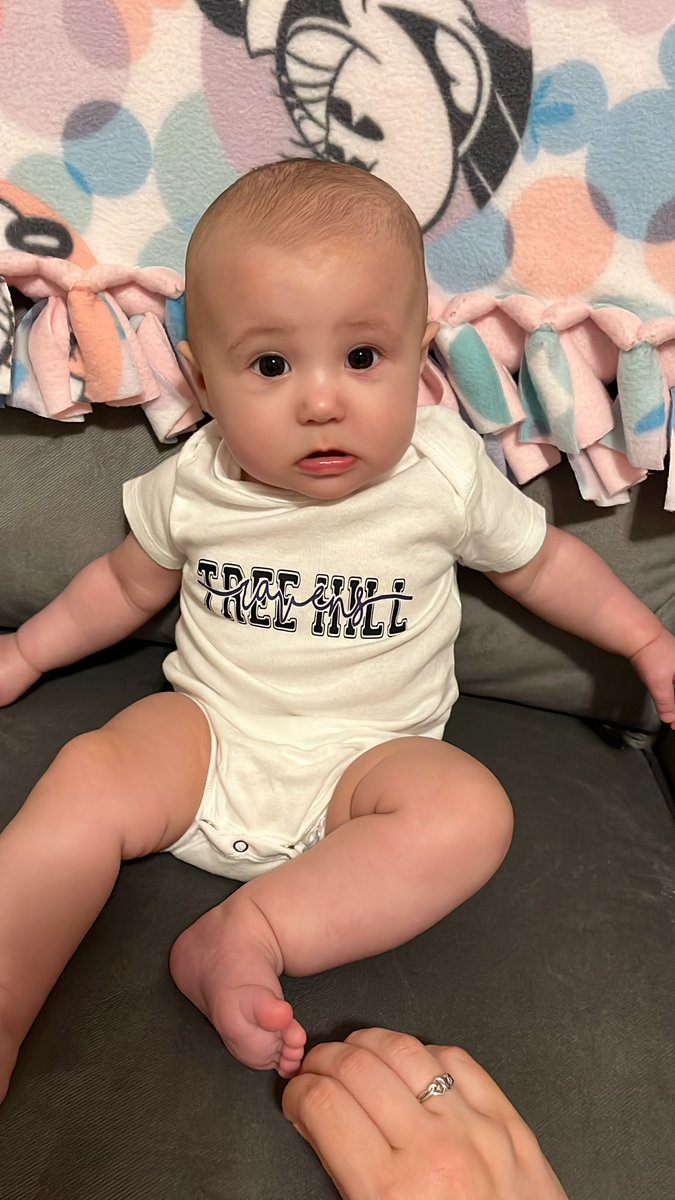 brilliantbrit3's tweet photo. My little Addison Roe in her Ravens gear from @allisonjorsch @DramaQueensOTH #oth #ravens #treehill https://t.co/tiZOBY0tDu