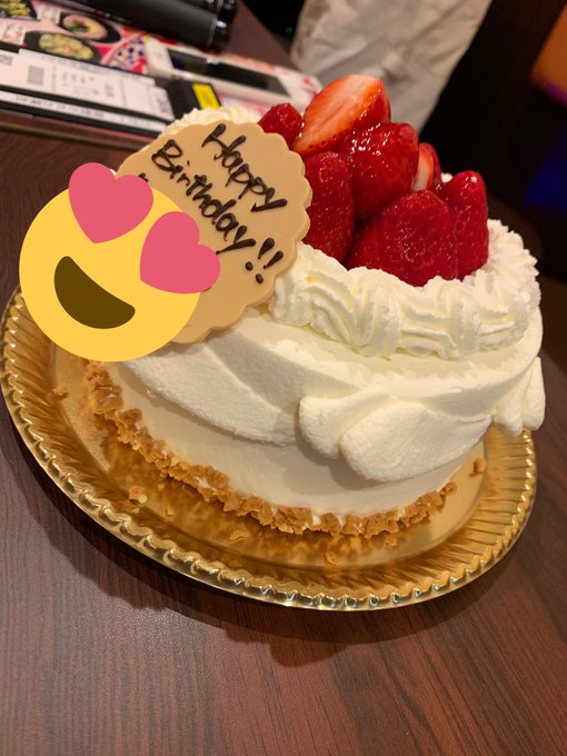 昨日はメンバーの誕生日祝う会だったのですが、私も近い事もあって祝って頂きました✨✨✨
全然知らなくてめちゃくちゃ嬉しかった〜、今になって涙腺が😭😭😭 