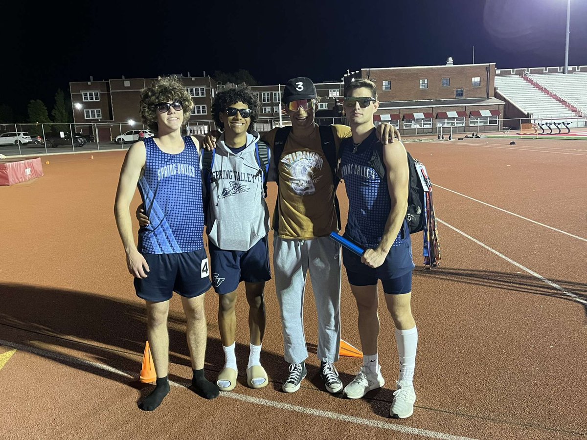 kyrell_7's tweet photo. Going to state in the 200m, 200/400 relays!! https://t.co/J6aWwxspuR