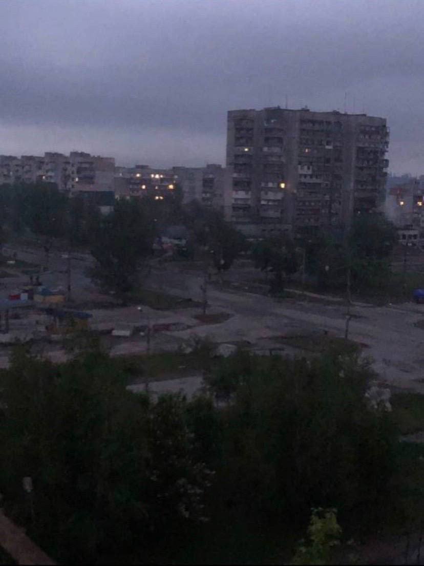 Утра всем нашим!
Первые дома в Мариуполе получили свет 👍✊