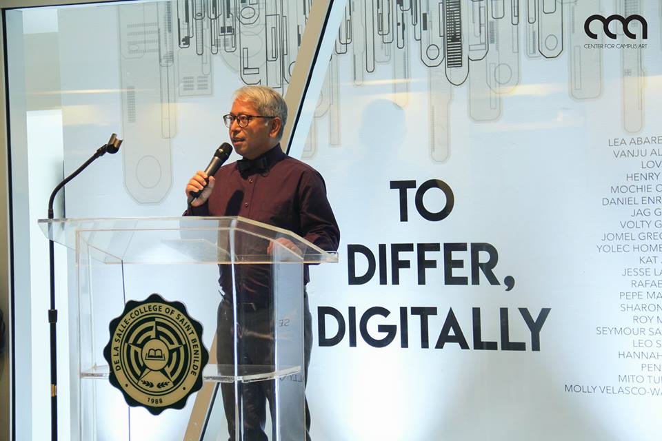 csbcampusart's tweet photo. CCA Memories / Opening night of To Differ, Digitally, the first fully digital exhibit of the CCA, in cooperation with Benilde’s New Media Cluster faculty, November 2017 https://t.co/0qo0MhEyHF