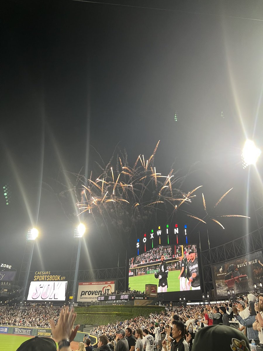 aliwhitesox's tweet photo. THAT’S A WALK OFF DUB https://t.co/TumaVjZ8jo