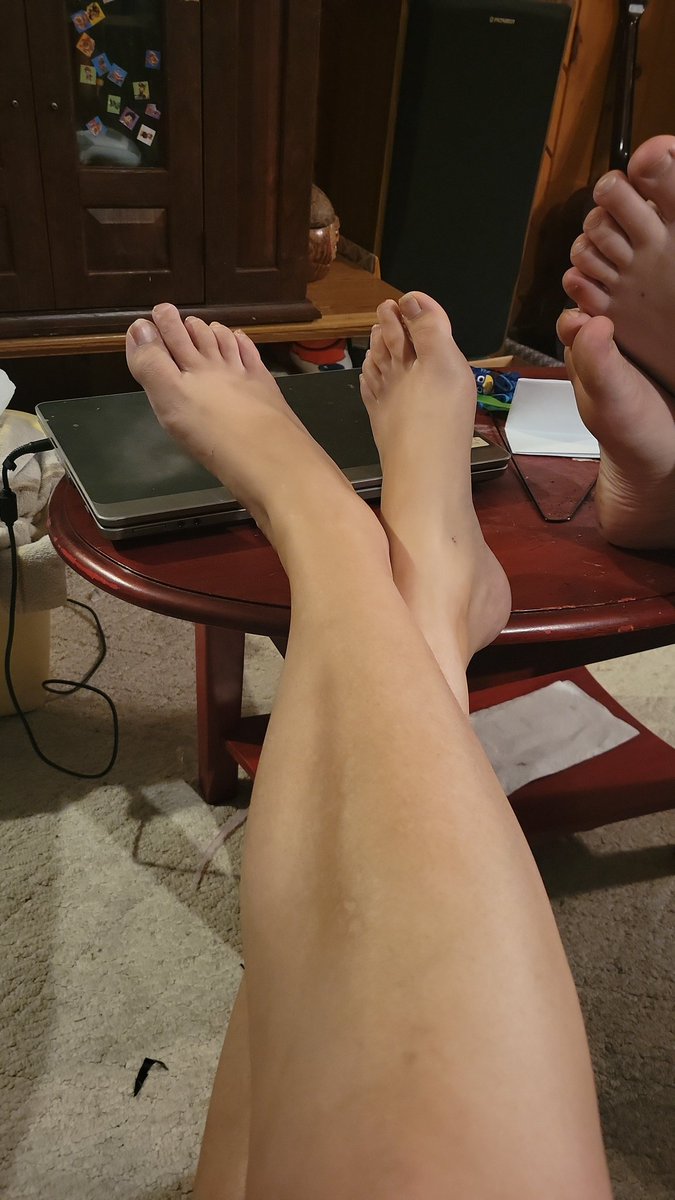 deviestria_soul's tweet photo. Any one looking to watch me lotion my feet on camera? Hmu content for sale.
#onfans #feet #content #footfetish #paytoplay #sexyfeet #smellyfeet https://t.co/C7Hv8EQyQo