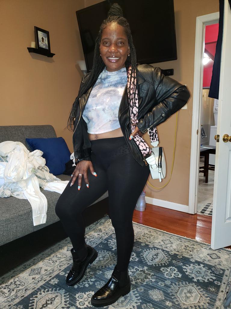 SliceMeBaby's tweet photo. If dixk is all you have to offer go sell um & bring me me bk the money 💰 😏 Can I get bip bip😆 #blackexcellence2022 #vainmuch #girlwithgiantheart #guyanese https://t.co/ygXByZSndJ