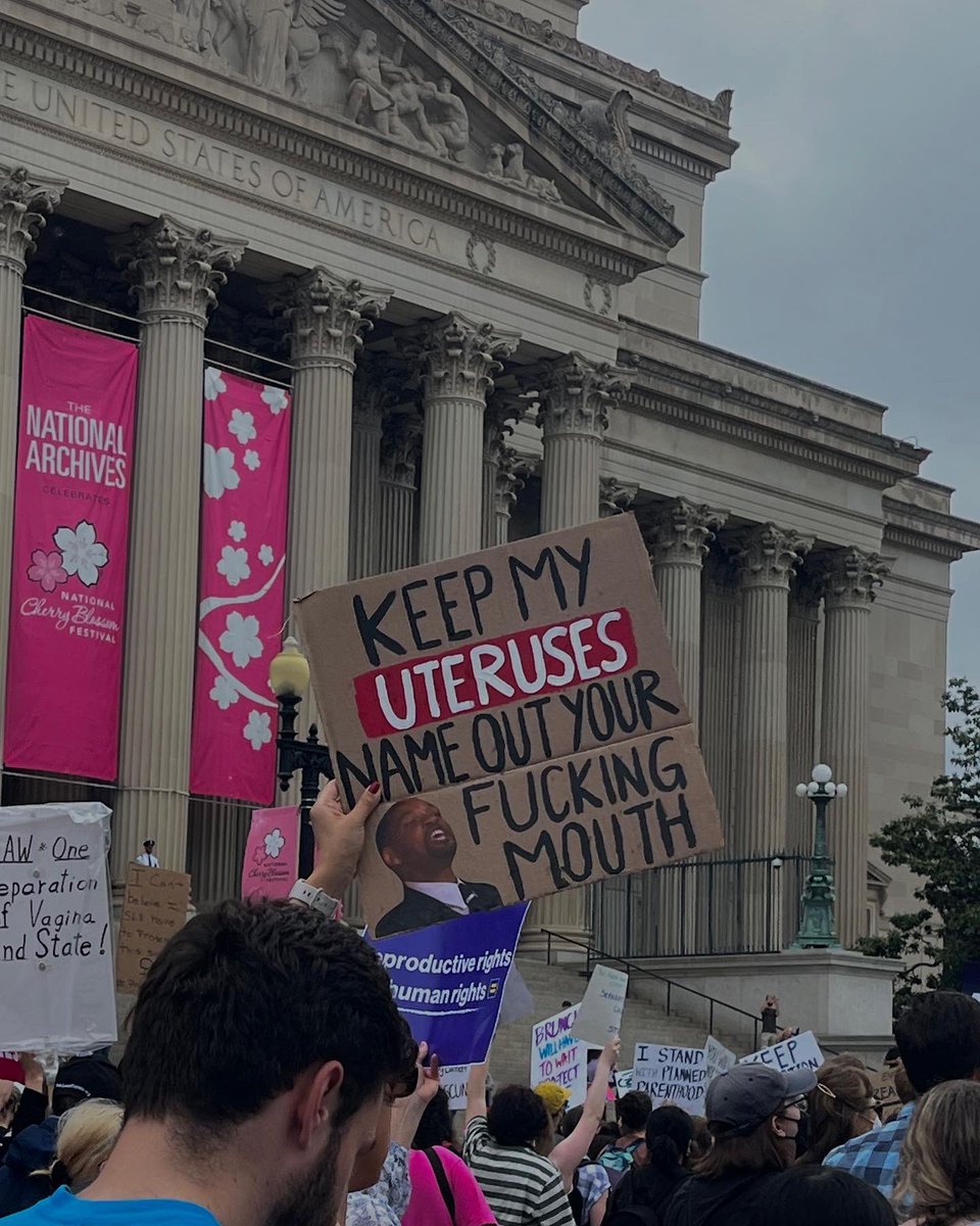 genevaswans's tweet photo. #BansOffOurBodies in DC https://t.co/DGDTfZpAF7
