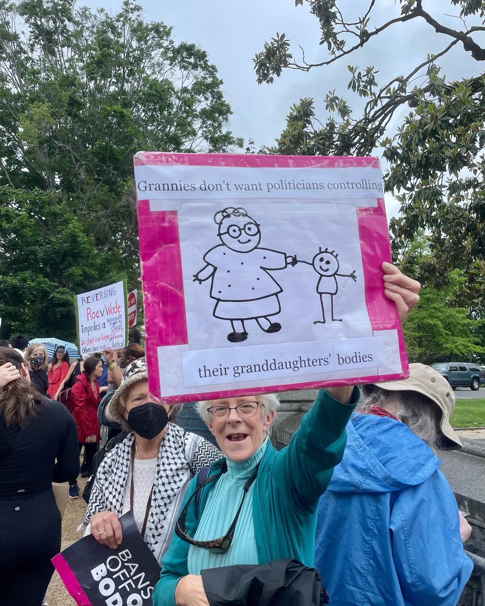 genevaswans's tweet photo. #BansOffOurBodies in DC https://t.co/DGDTfZpAF7
