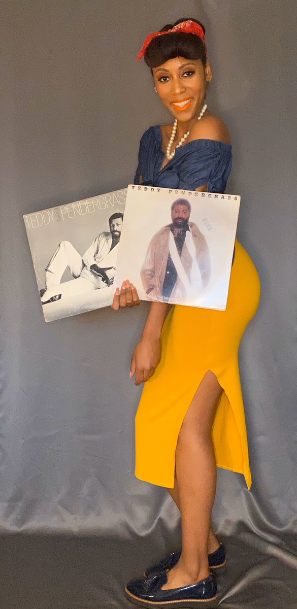 ebbysimone's tweet image. Pre-pregnancy I was planning on starting my vintage looks &amp;amp; vinyl blog. Now I’m fat so I’ll just reminisce for now 😂