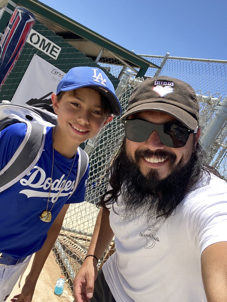 RIDG_djfrankjo's tweet photo. Look at the bling around his neck! 2022 mustang Champs #baseeball #undefeated 14-0 https://t.co/sz13AX7T5N