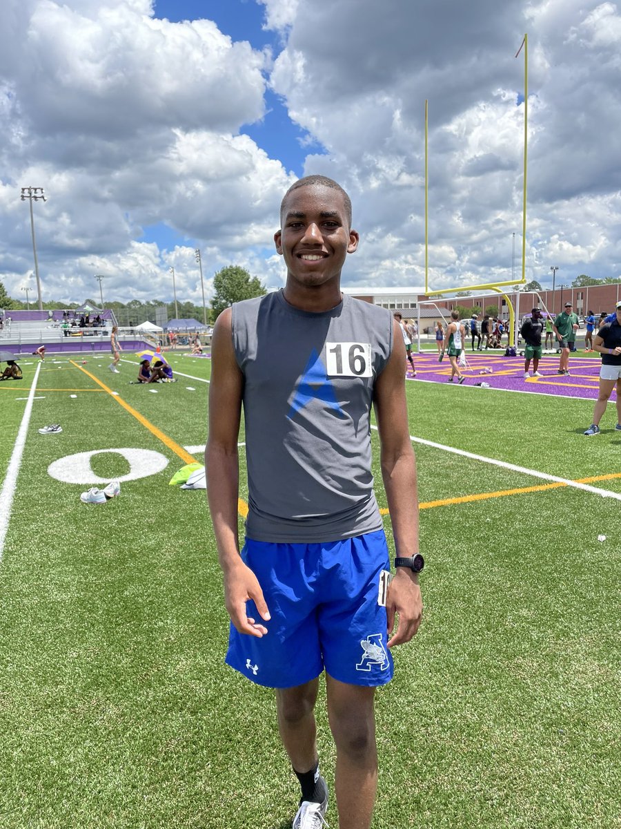 CoachHutchins22's tweet photo. @JKAJ27 has done amazing his first year of track! Super excited to coach him this fall in XC! Congrats on getting sub 5 in the 1600! State, here we come! #trackandfield #lowerstate #scrunners #Competition @AHS_Leads @AirportAthDept https://t.co/JENX4EFqpP