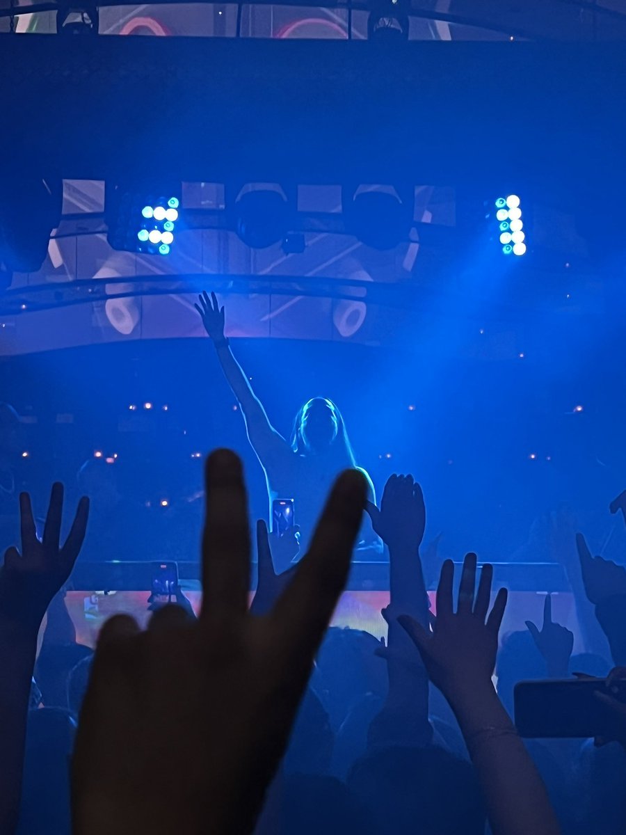 rodzilla___'s tweet photo. Steve Aoki last night 🤩 https://t.co/PMvqzT1d4V