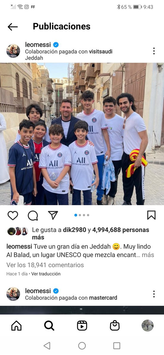 Ayer en mi momento tóxico del día, comenté en esta foto de #Messi en ig algo como "Bastante mal, veo dos pibes con camisetas albicelestes y blaugranas en las manos. Que paso, se las mandaron quitar para la foto? Vaya amor a los colores🤭" y borraron mi coment😅!!  #quelisura 👻