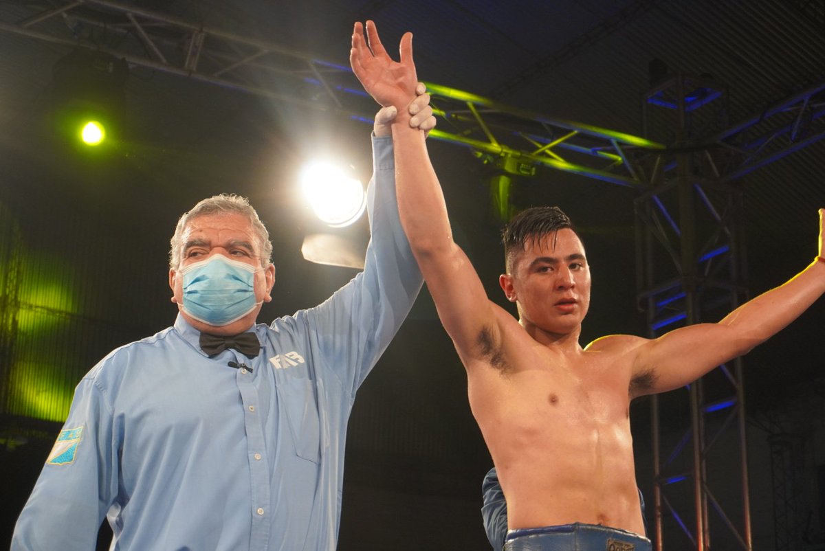 aranoboxok's tweet photo. 🥊 CORIA VS AVILÉS EN “SE CONMUEVE TOTORAL” 🥊
Gonzalo “el Mago” CORIA GKOT6 a Jesús “la Bala” AVILÉS
#Boxeo #Boxing #VillaDelTotoral #AranoBox #FeCorBox #FAB #DSportsFight #DirecTVSports https://t.co/HoZbCAibMc