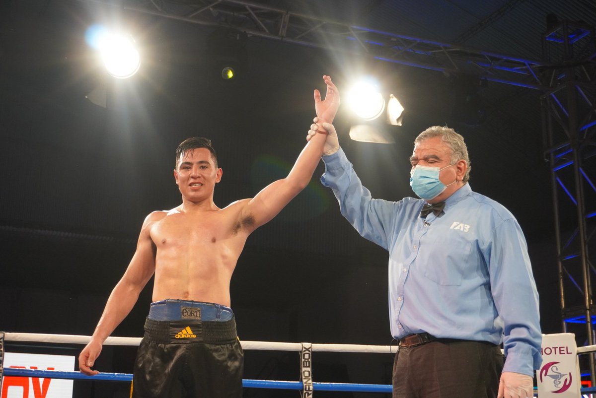 aranoboxok's tweet photo. 🥊 CORIA VS AVILÉS EN “SE CONMUEVE TOTORAL” 🥊
Gonzalo “el Mago” CORIA GKOT6 a Jesús “la Bala” AVILÉS
#Boxeo #Boxing #VillaDelTotoral #AranoBox #FeCorBox #FAB #DSportsFight #DirecTVSports https://t.co/HoZbCAibMc