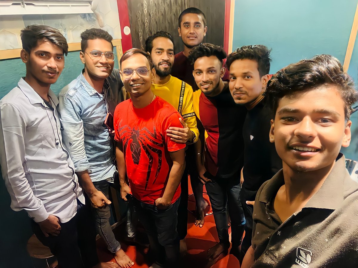 OsmAnand07's tweet photo. Recording time meet...😇🤞
#pudinasong🔥💥🙃😊🧡💜❤
Music mood...🎶🎤

Keep Blessings...🧡💜❤💐
@osm_anand_official @ravipanditdirector https://t.co/3aM92CqfdQ