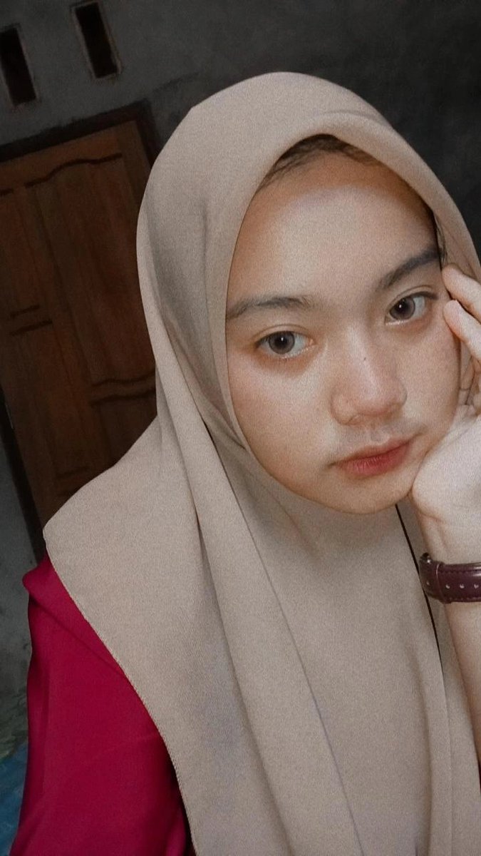 mieayam_____'s tweet photo. cantik itu relatif, tapi kalo di liat liat emang cantikan dia si hmm! https://t.co/rTsGtXjkft