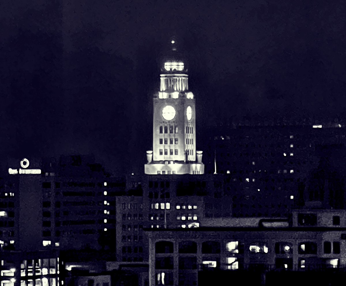 lynettemarble's tweet photo. G”Night from My Philadelphia Hotel Window! 🔵⚪️♥️ #graduationtomorrow https://t.co/LePyOsVKq1