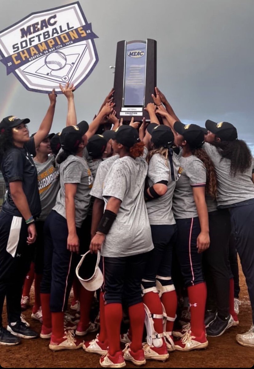 HUBisonSoftball's tweet photo. Unreal!!! ♥️💙💍 #thefirstdance https://t.co/3c5gmrgIbH