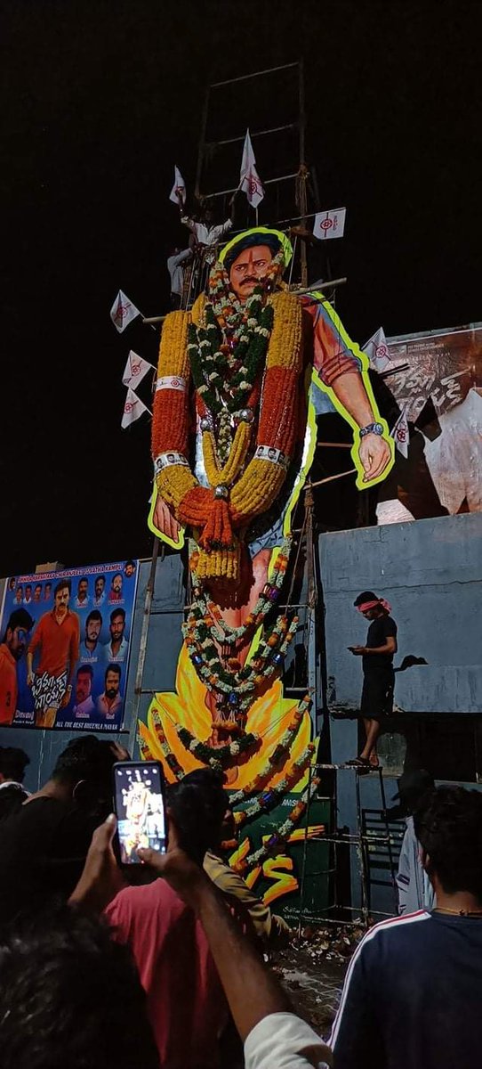 AdmirePawanism's tweet photo. Repeat with Me 💯
#BabulakeBabuKalyanBabu https://t.co/eqH2C67lMm