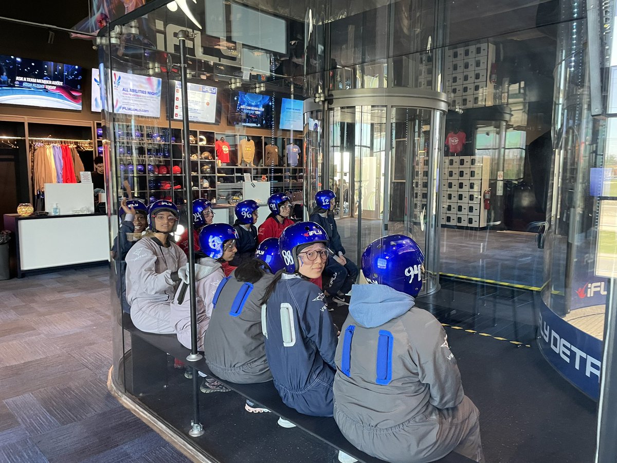 CKMS_Girls's tweet photo. Awesome 8th grade field trip to @iFLYDetroit tying into our Physics curriculum! W/@smithscience1 #STEMgirls #physics #flight #skydiving #STEM #STEAM https://t.co/yArb28weBX