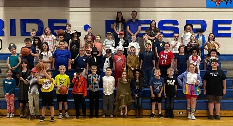 HES_Elementary's tweet photo. Second grade students presented their Biography projects. They did amazing! 

https://t.co/e5DIaFXwjx https://t.co/SmmHwPORru