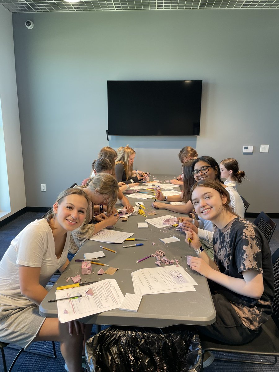 CKMS_Girls's tweet photo. 8th grade girls learn about the physics of flight by making airfoils and testing them in a mini wind chamber. W/@smithscience1 @iFLYDetroit #physics #flight #skydiving #STEM #STEAM https://t.co/B7lijgpows