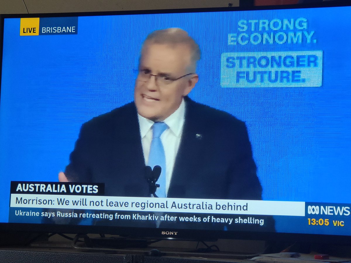 DJobling's tweet image. Someone thinks a haircut is a complete personality makeover #LibLaunch pity he still can&apos;t speak clearly and annunciate 😐