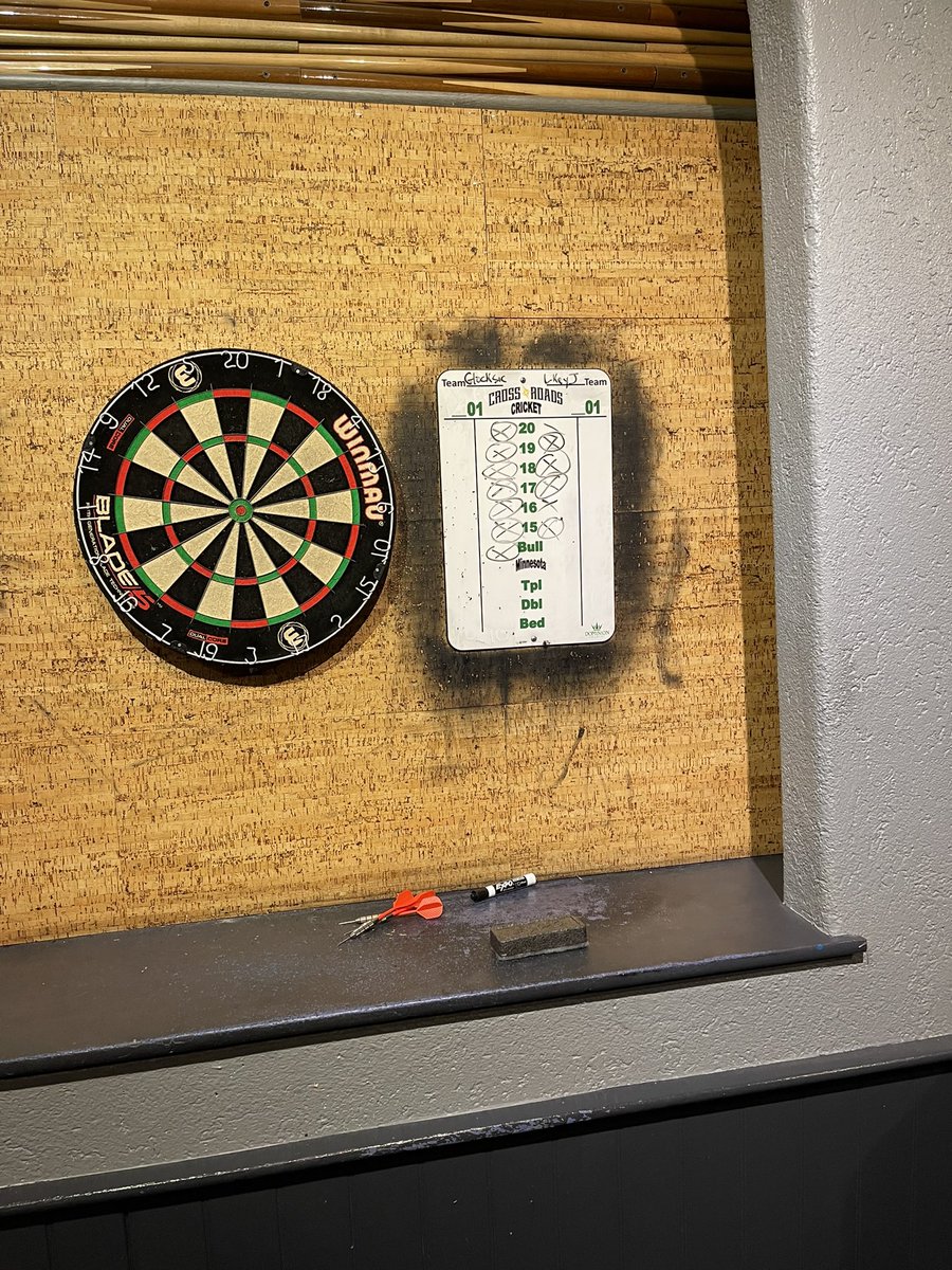 LkeyjTTV's tweet photo. This is why I was benched, can’t even win a bo3 in darts against @NGlocksic … bo5 we go https://t.co/GKodrt8HgO