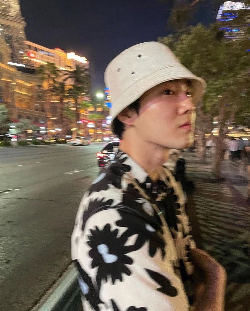 DoKyungLoey's tweet photo. JUNMYEON ESTÁ EN LAS VEGAS!!🤍🖤 @weareoneEXO https://t.co/eJwJ3xBcIQ