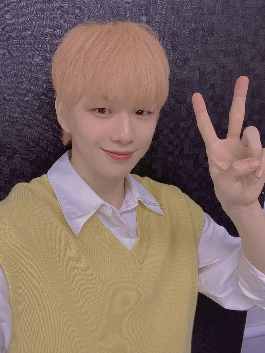 ddddk1210's tweet photo. 💟🌼뉴뉴뉴 비공 등신대🌼💟

오랜만에 요청으로인해 등신대가 찾아왔습니다😆
최대한 준비해봤는데 옵챗으로 구경오세요😄

기간:5월29일까지

https://t.co/JlmKjrMkAY
자세한 사항은 챗오시면 알려드려요😁

#RT이벤트
알티추첨2분께 등신대 선물드립니다🎁
#강다니엘 #아크릴등신대 https://t.co/6ksGQB8rly