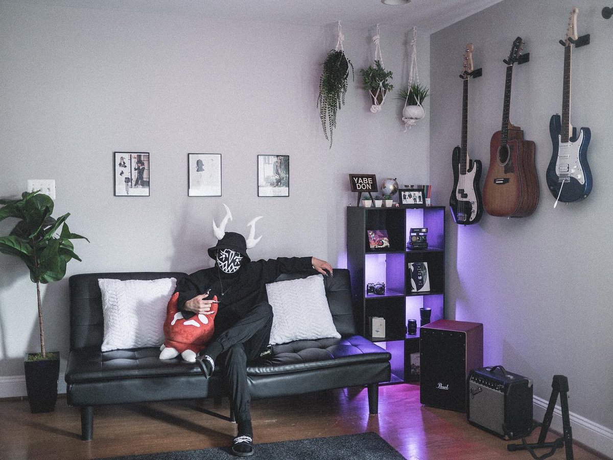 yabevein's tweet photo. finally settling into my new home :> https://t.co/sE34ypMJXq