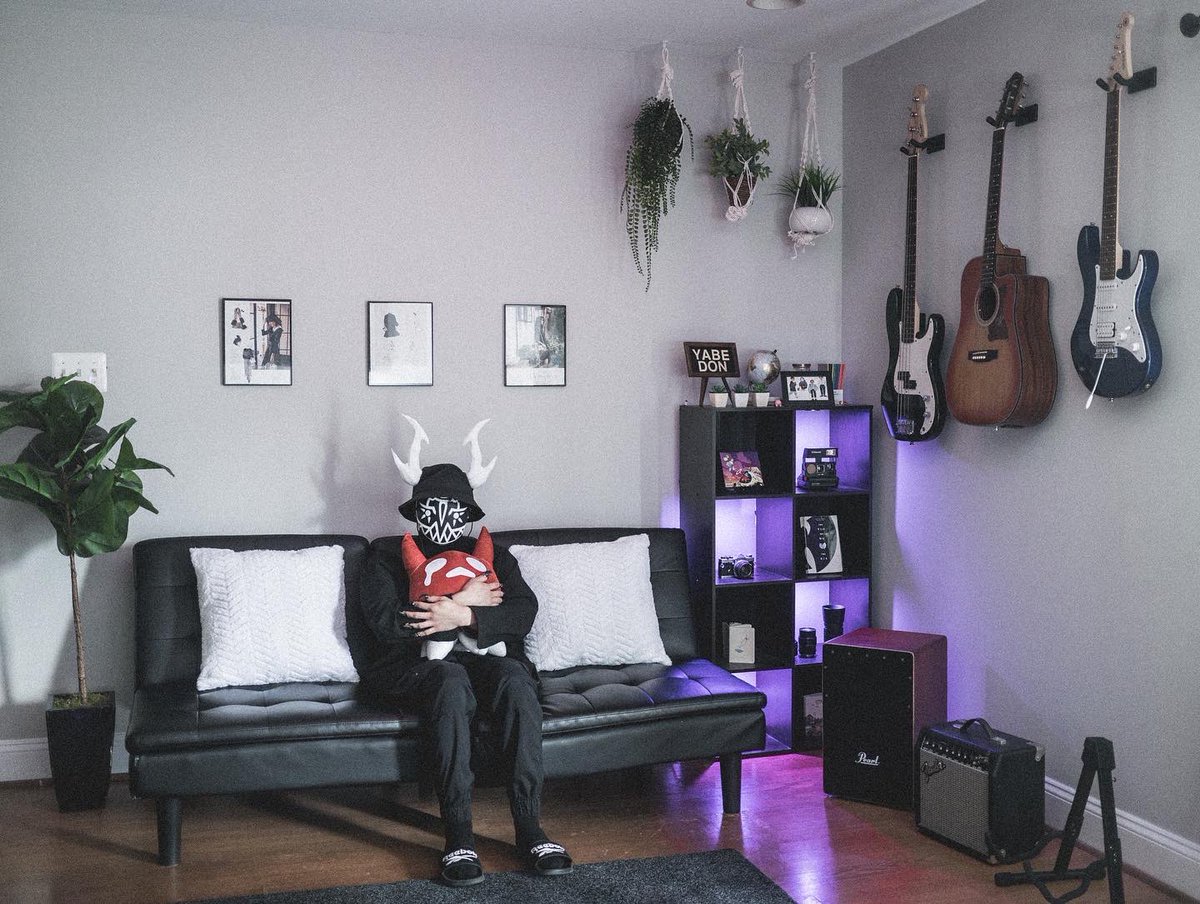yabevein's tweet photo. finally settling into my new home :> https://t.co/sE34ypMJXq