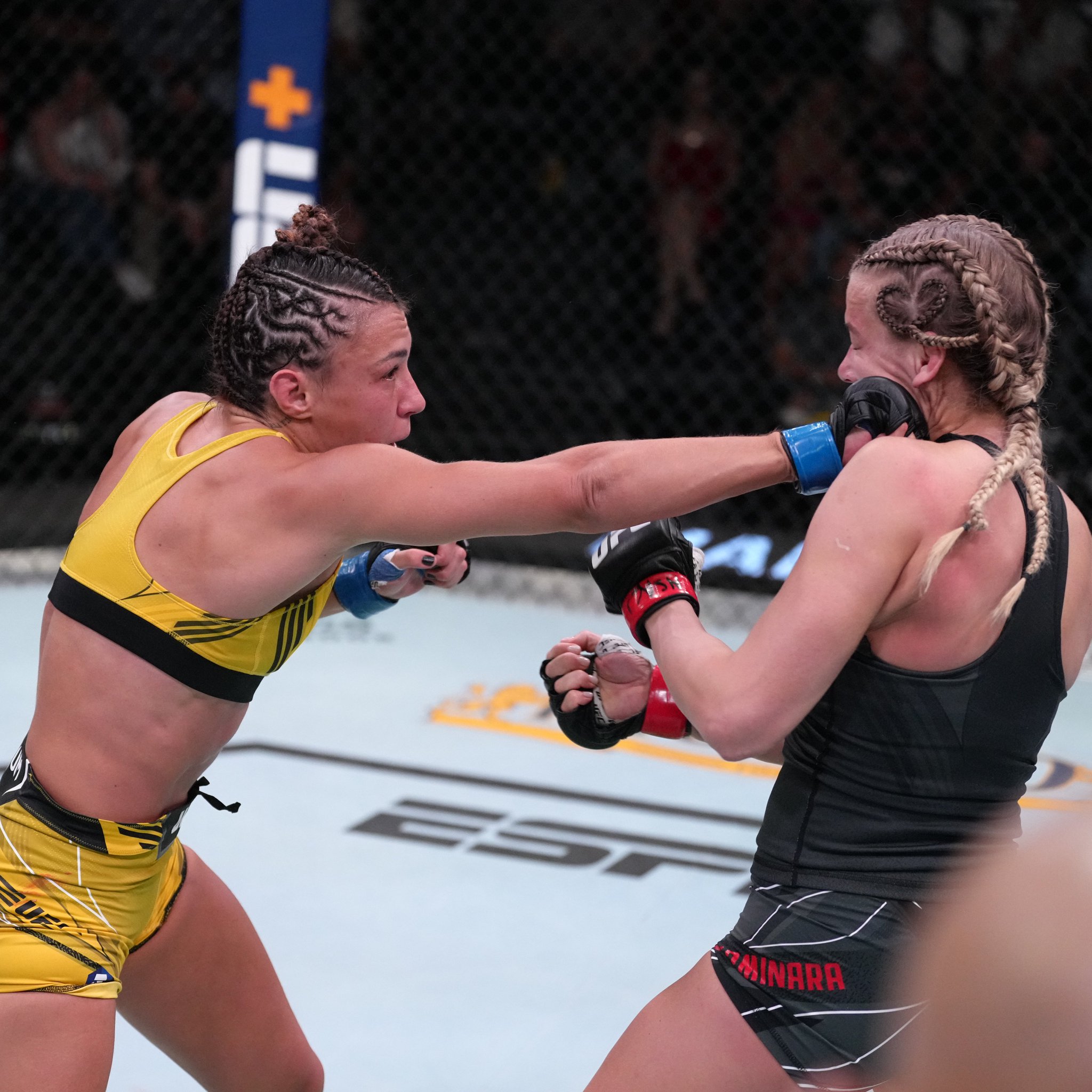 UFC on Twitter: "We enter the third and final RD 💥 #UFCVegas54 https