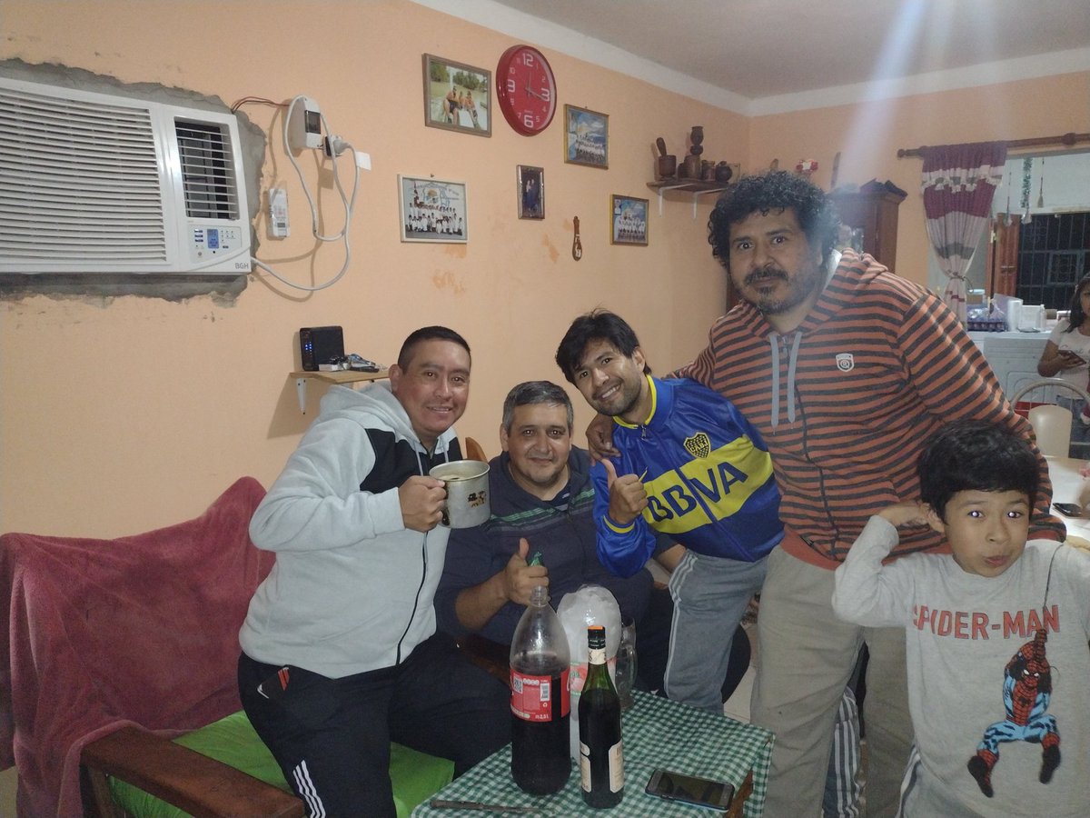 Vamos castaño #ESPNKnockOut saludos desde Tartagal salta Argentina mirando con mi compadre Warter, mi hijo Jesús y mis amigo Sergio y Aníbal